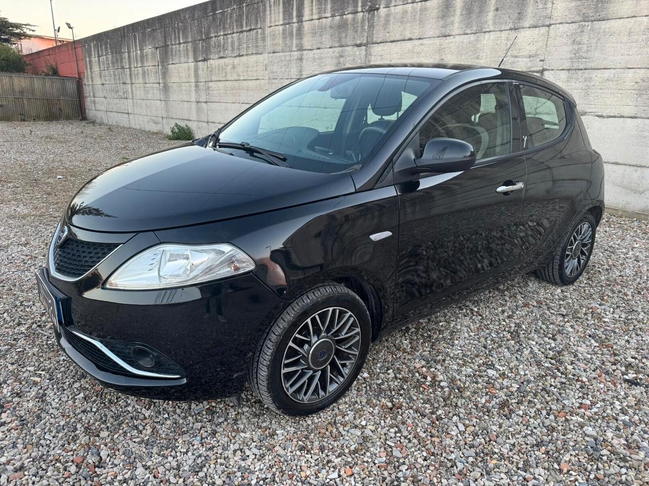 LANCIA YPSILON 1.2 69cv GPL 2016!! GOLD!!!