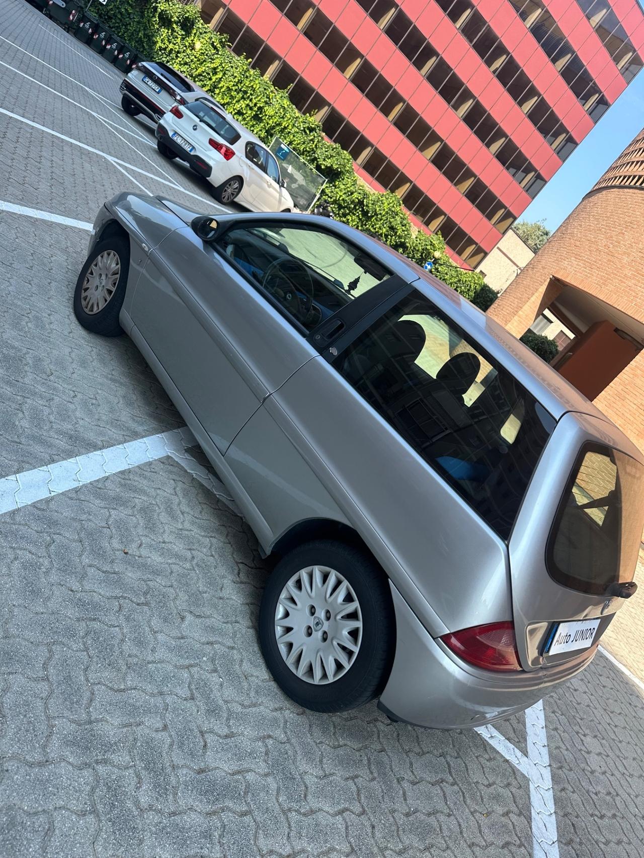 Lancia Y 1.2i cat Elefantino Blu