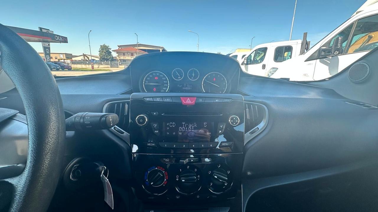 Lancia Ypsilon 1.2 69 CV 5 porte S&S Silver