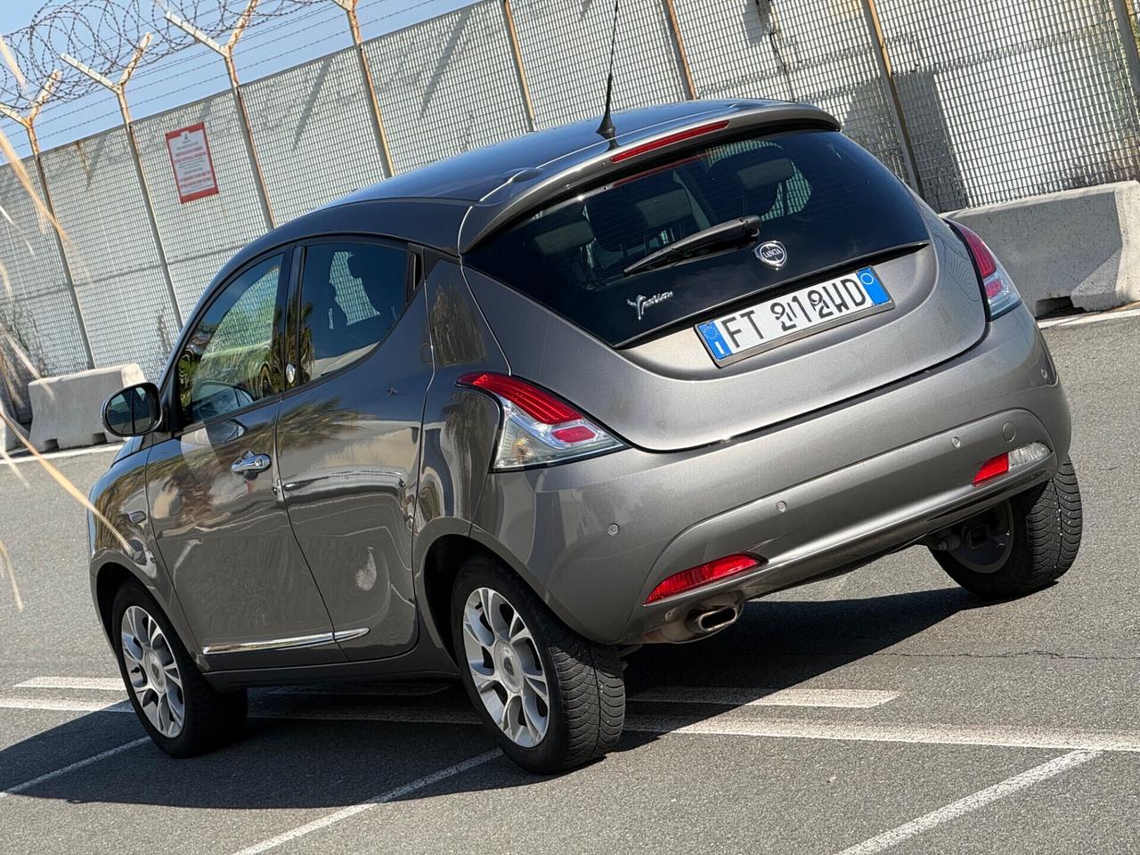 Lancia Ypsilon 1.2 69 CV-GPL-PERMUTABILE