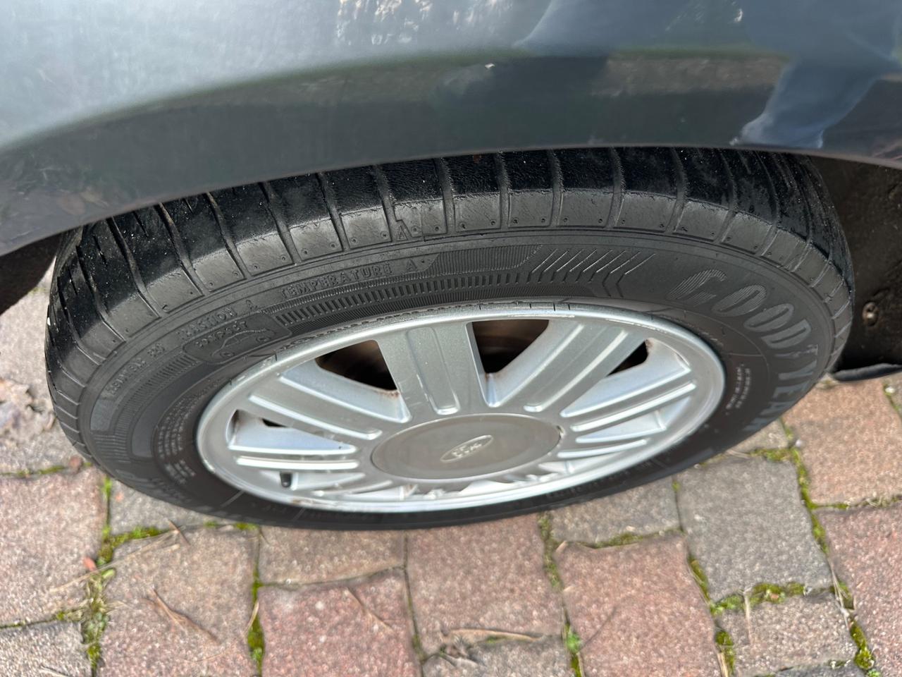 Ford Fiesta 1.2 benz 2004 NEOPATENTATI