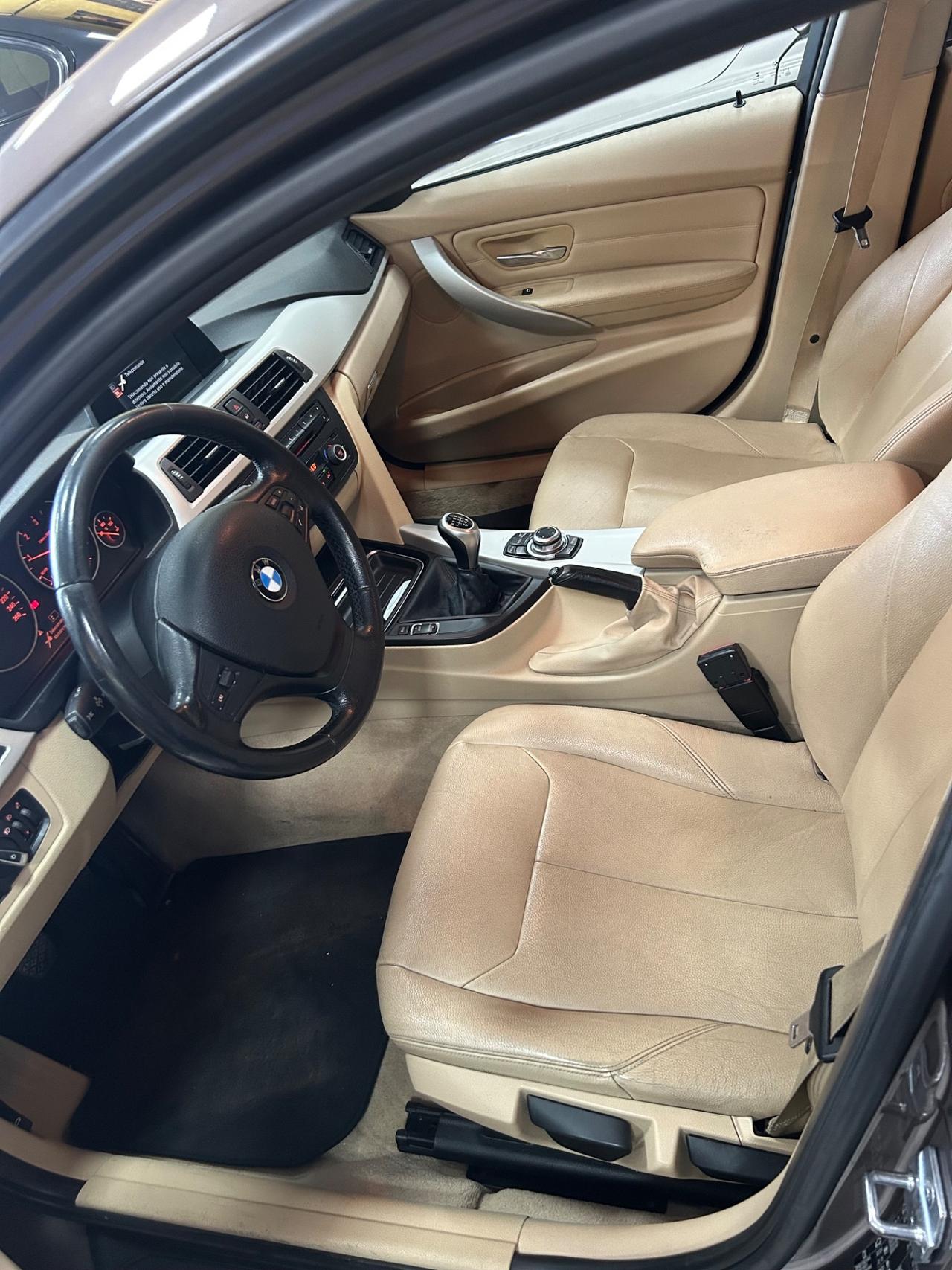 BMW 318d Touring 143 cv “PELLE/NAVI/SENSORI”-2015