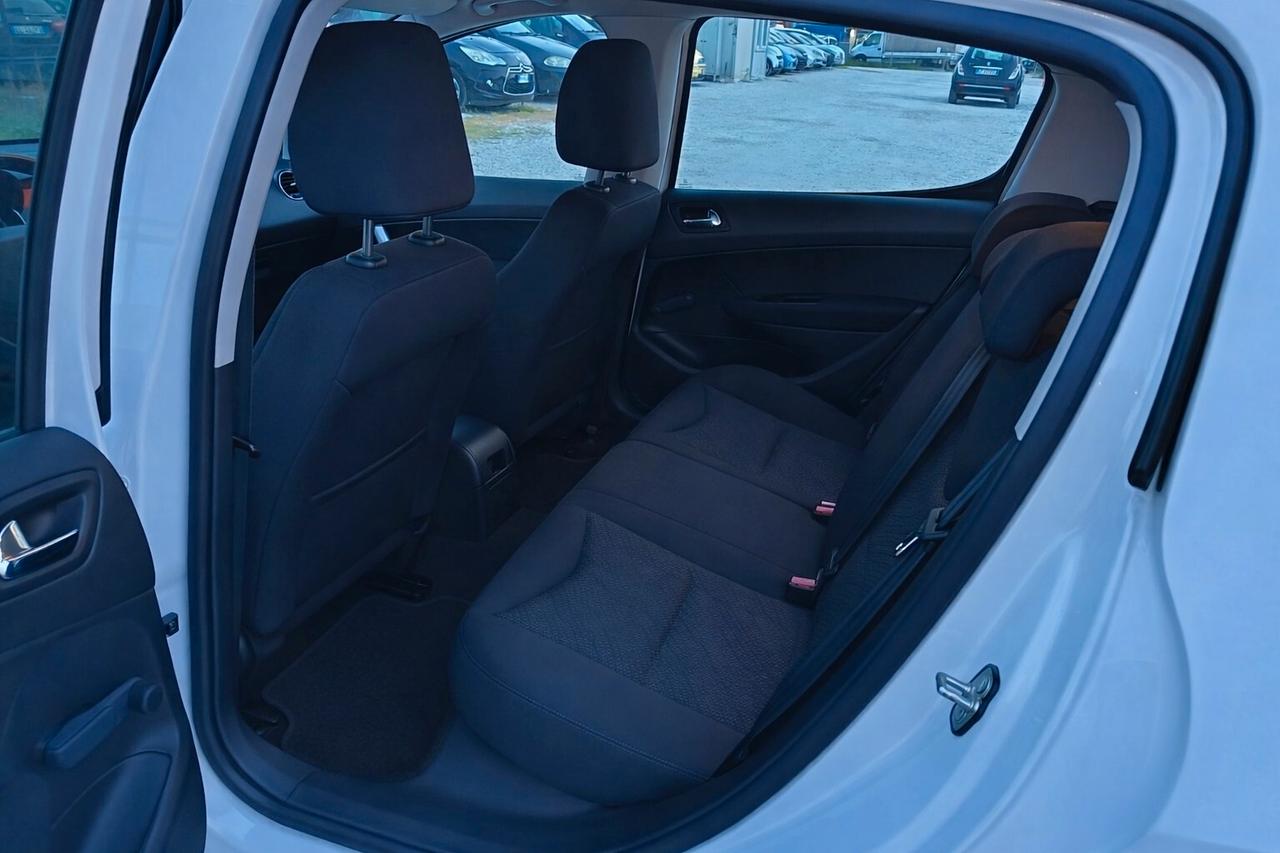 Peugeot 308 1.6 8V HDi 93CV 5p. Active €5 NEOPAT UNOCOP 140.000KM