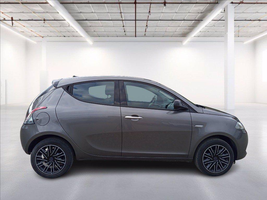 LANCIA Ypsilon 1.0 firefly hybrid Silver Plus s&s 70cv del 2023