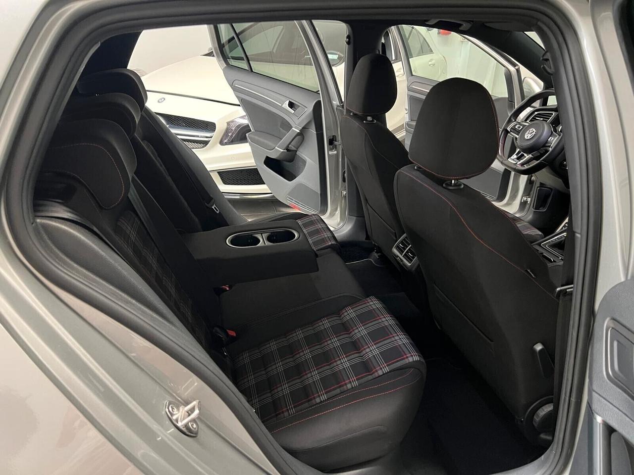 Volkswagen Golf GTI Performance 2.0 TSI 230CV
