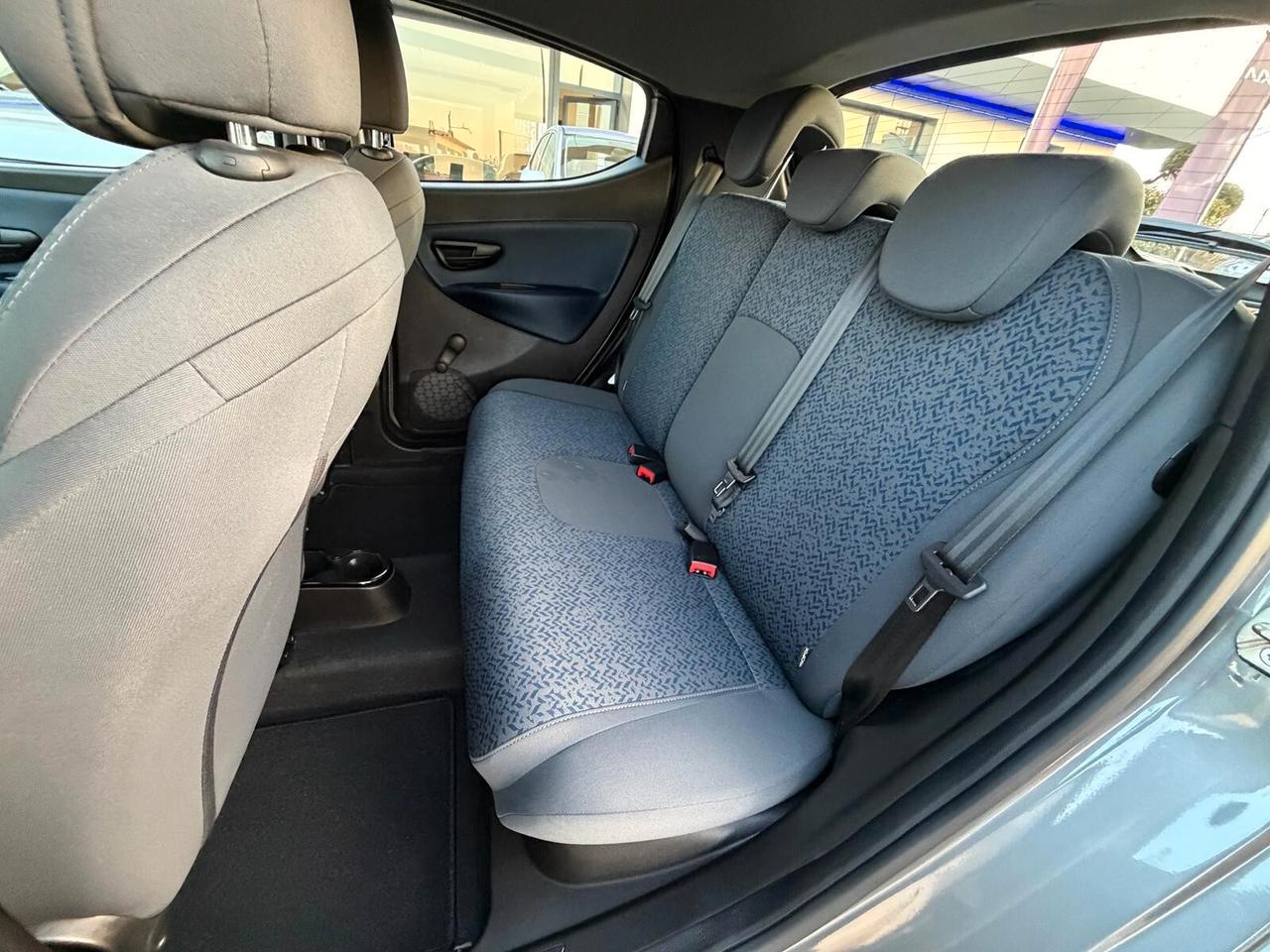 Lancia Ypsilon 1.0 FireFly 5 porte S&S Hybrid Silver