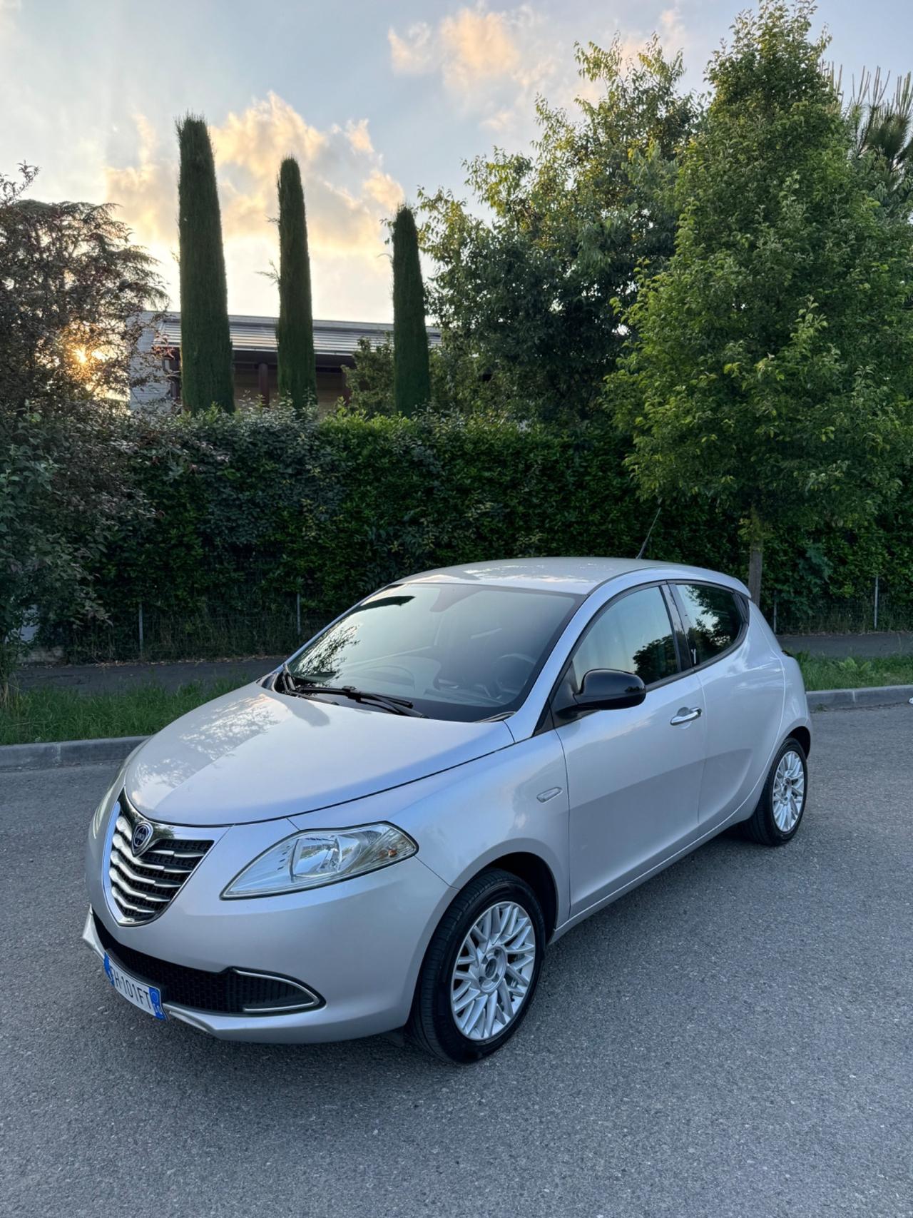 Lancia Ypsilon 1.2 69 CV 5 porte si neopatentati