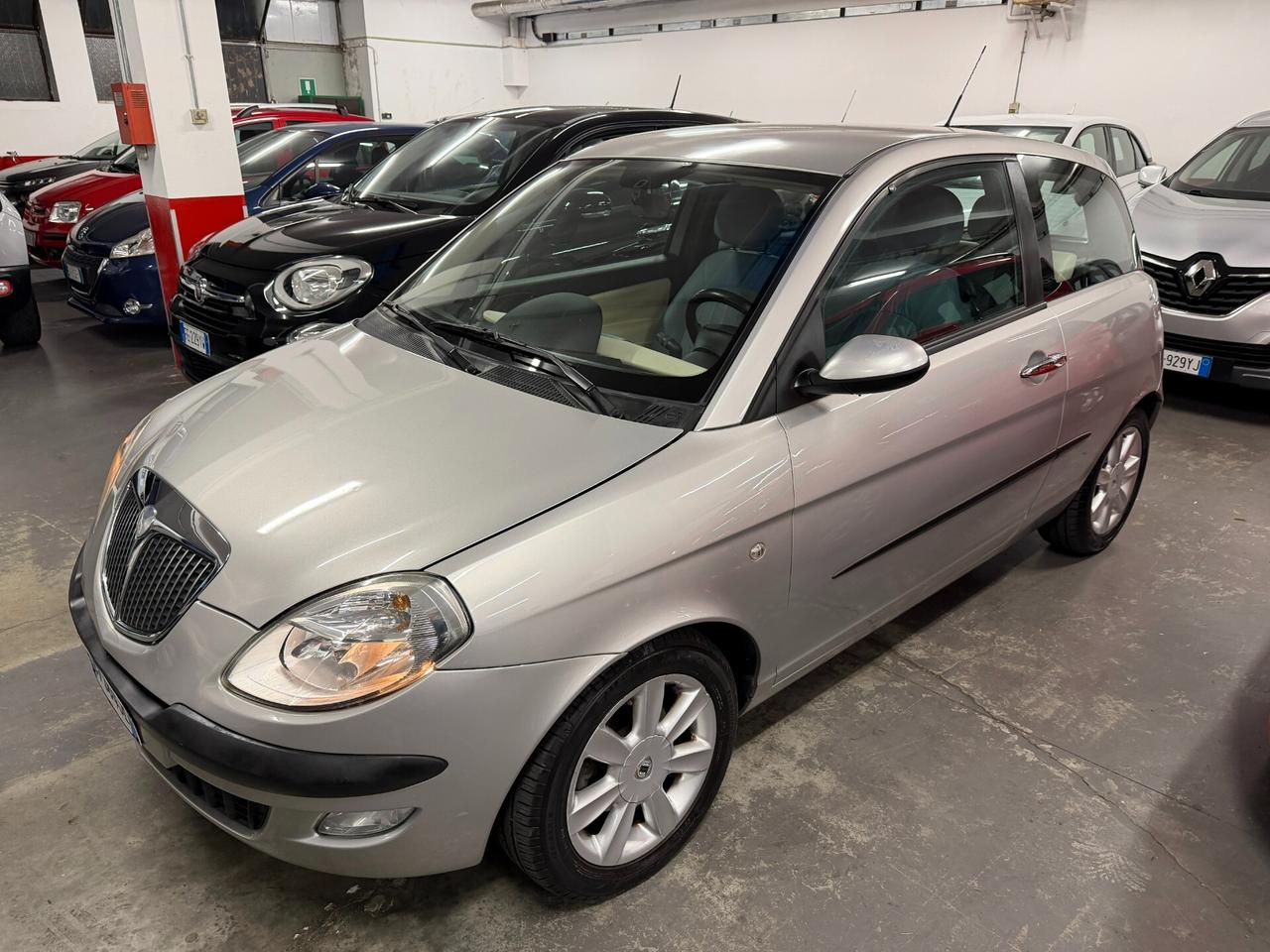 Lancia Ypsilon 1.2 16V Platino
