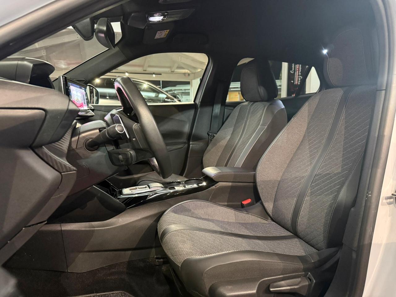 Peugeot 2008 BlueHDi 130 S&S EAT8 Allure