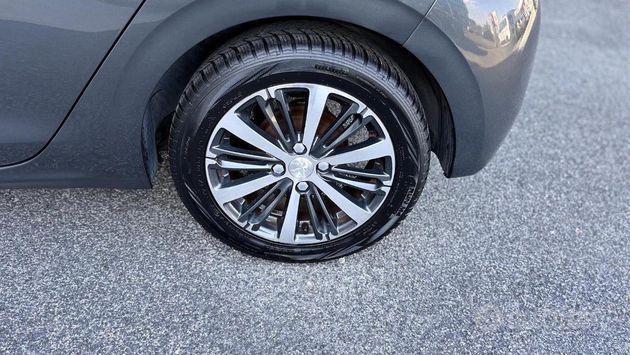 Peugeot 208 5 Porte 1.2 Benzina 82CV E6 Neo - 2017