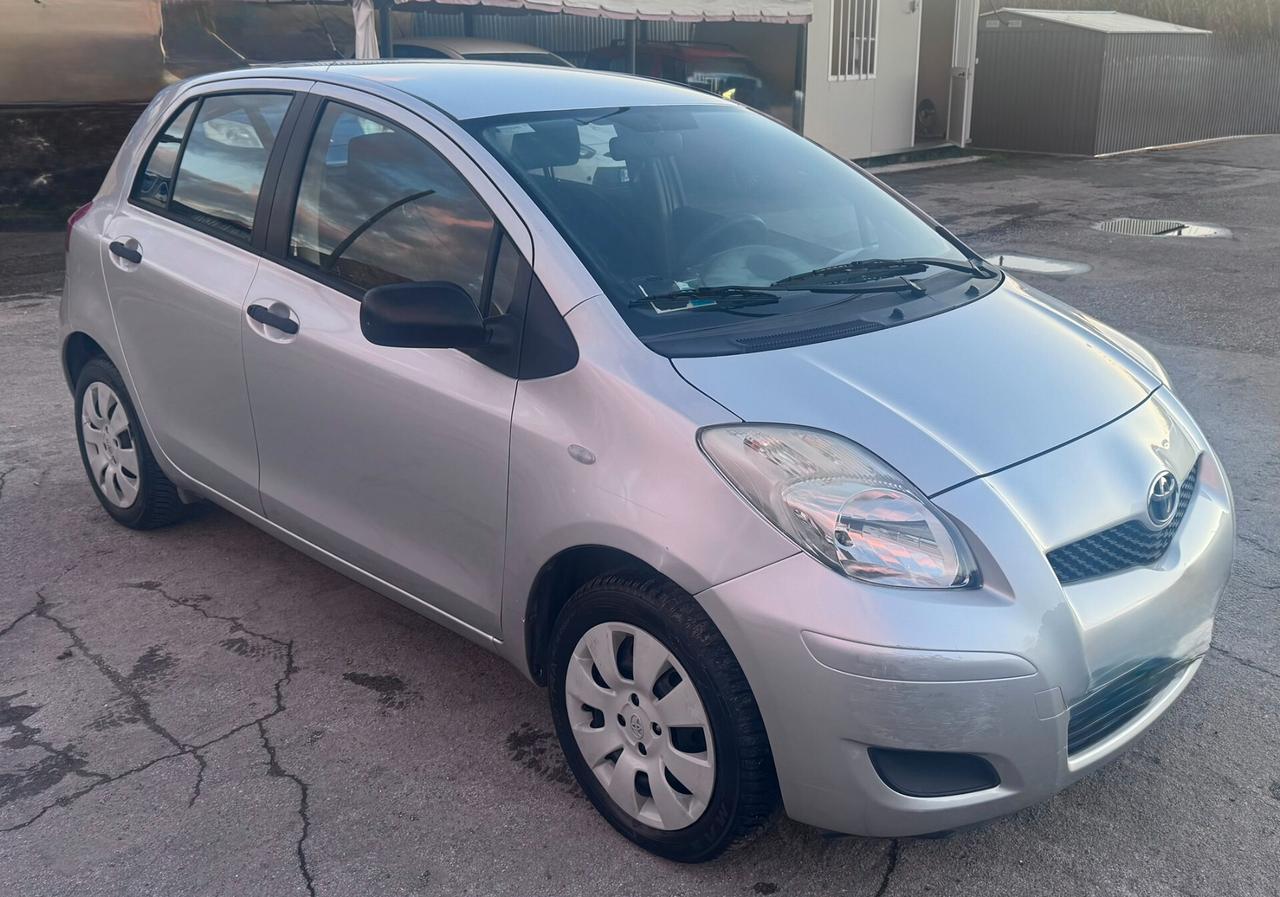 Toyota Yaris 1.0 5 porte Now