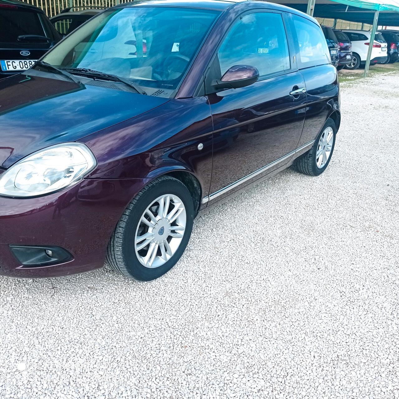 Lancia Ypsilon 1.3 MJT 90 CV Platino automatica