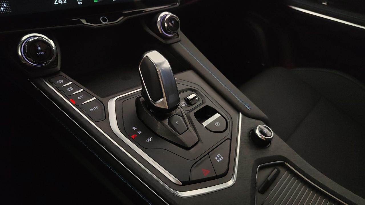 LYNK & CO 01 1.5 td phev auto