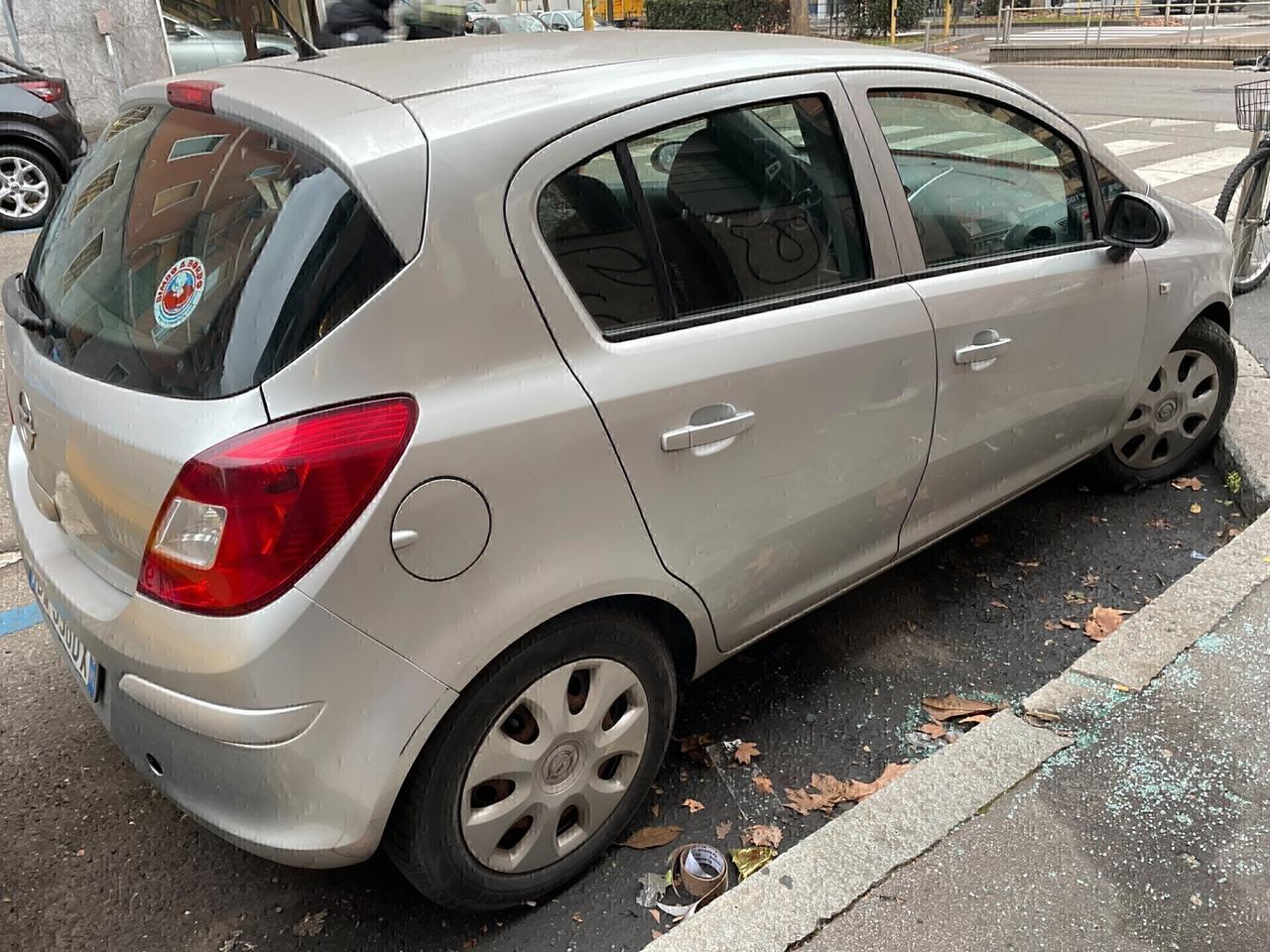 Opel Corsa 1.2 5 porte Cosmo imp.gas km 125.000