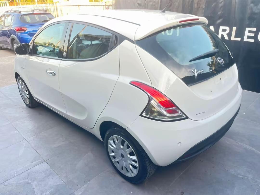 Lancia Ypsilon 1.2 benzina e gpl di serie Ecochic Gold