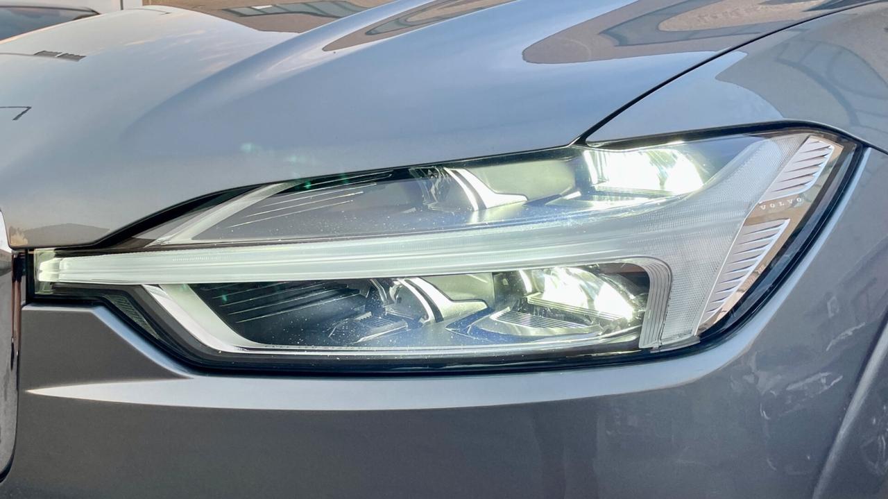 VOLVO XC60 B4 AWD 2.0 GEARTRONIC MOMENTUM PRO 197CV - FULL LED, SEDILI ELETTRICI, CARPLAY