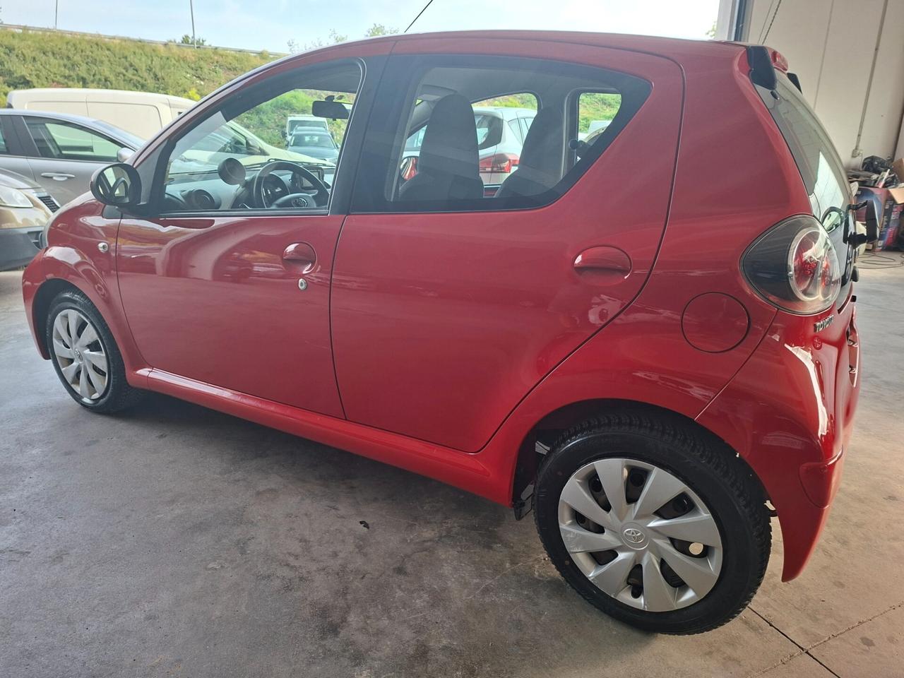 Toyota Aygo 1.0 12V VVT-i 5 porte Active Connect