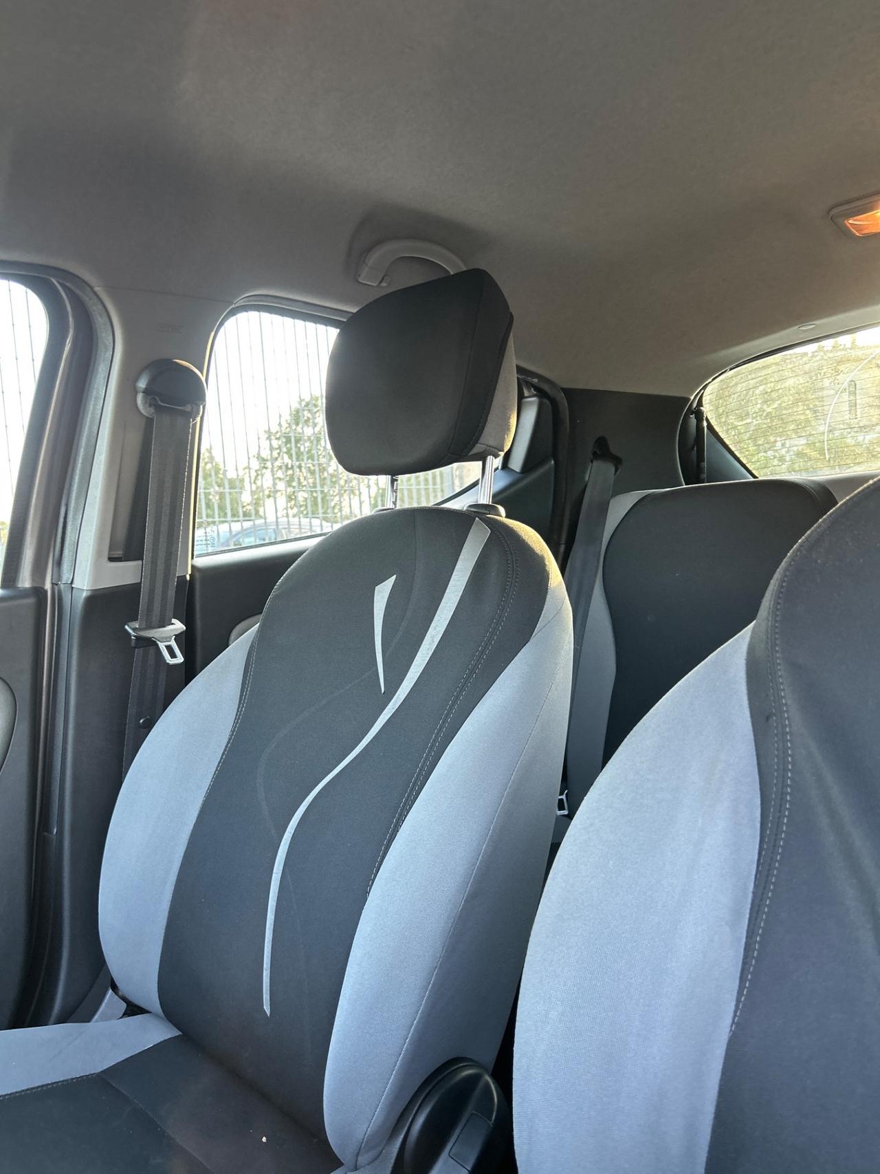 Lancia Ypsilon 1.3 MJT 5 porte-2012