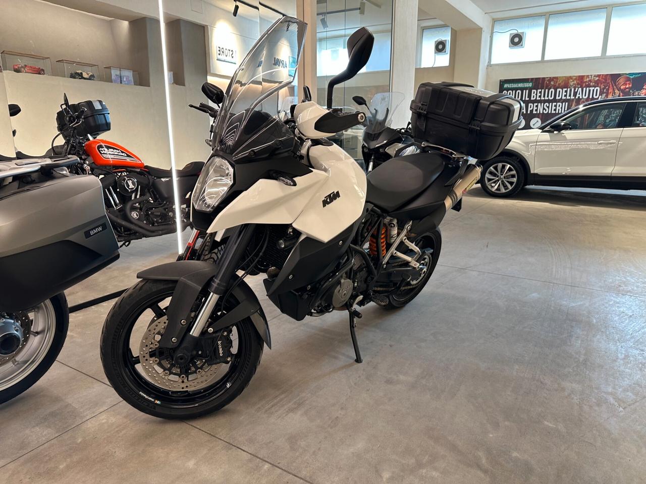 KTM 990 SUPER MOTO 2011