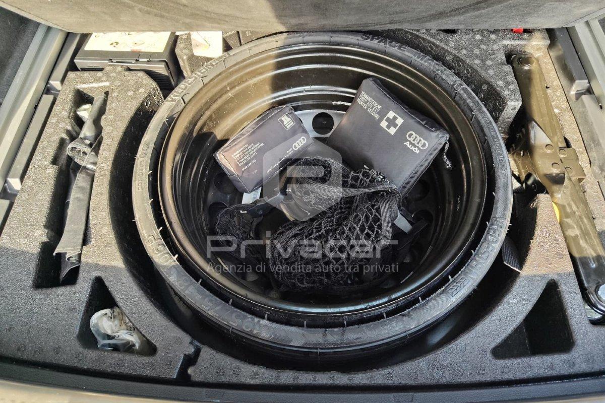 AUDI Q5 40 TDI quattro S tronic Business