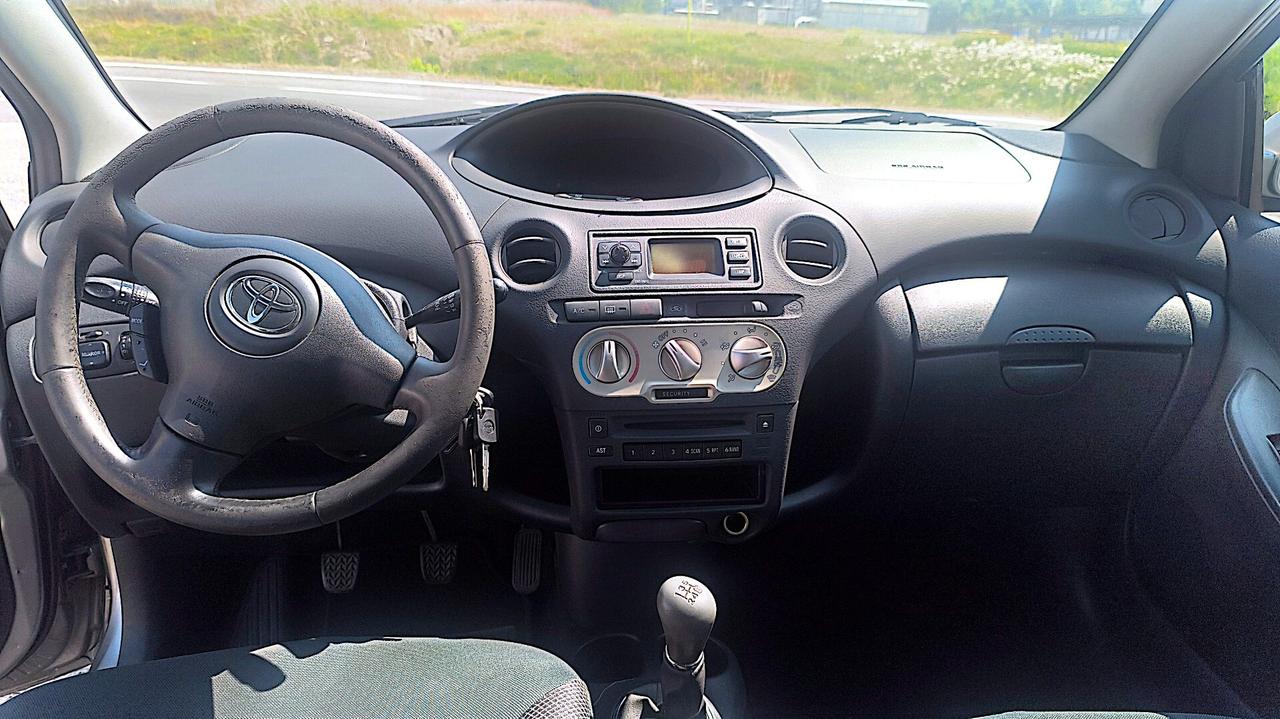 Toyota Yaris 1.0i 16V cat 3 porte Sol