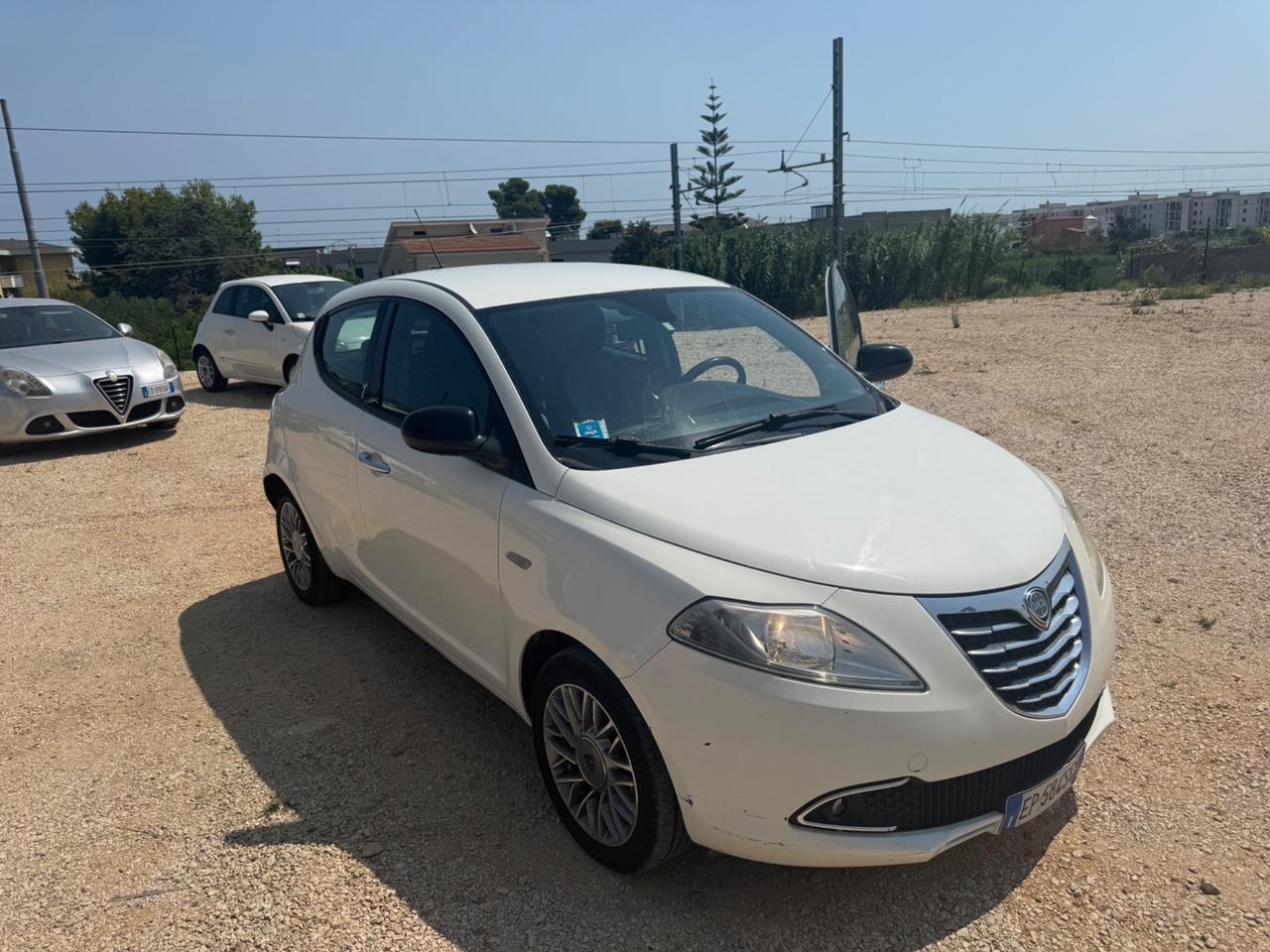 Lancia Ypsilon 1.3 MJT 95 CV 3.990€ PERMUTE