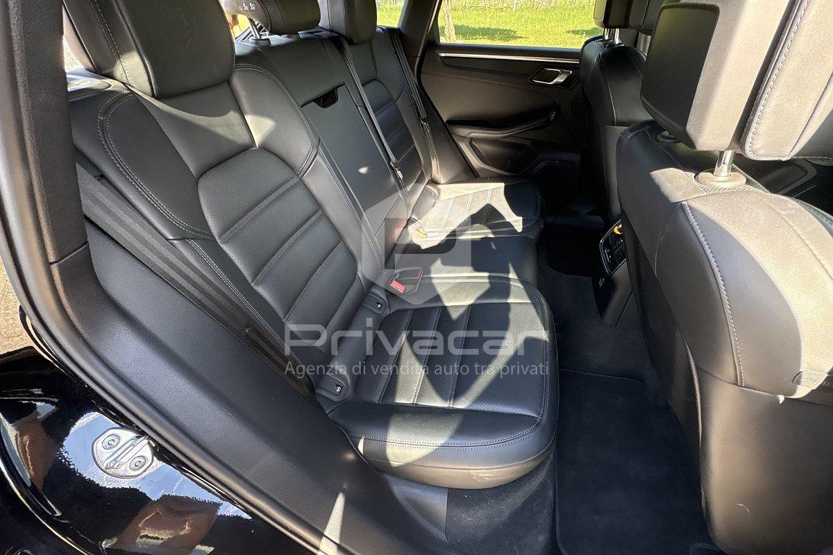 PORSCHE Macan 2.0 T