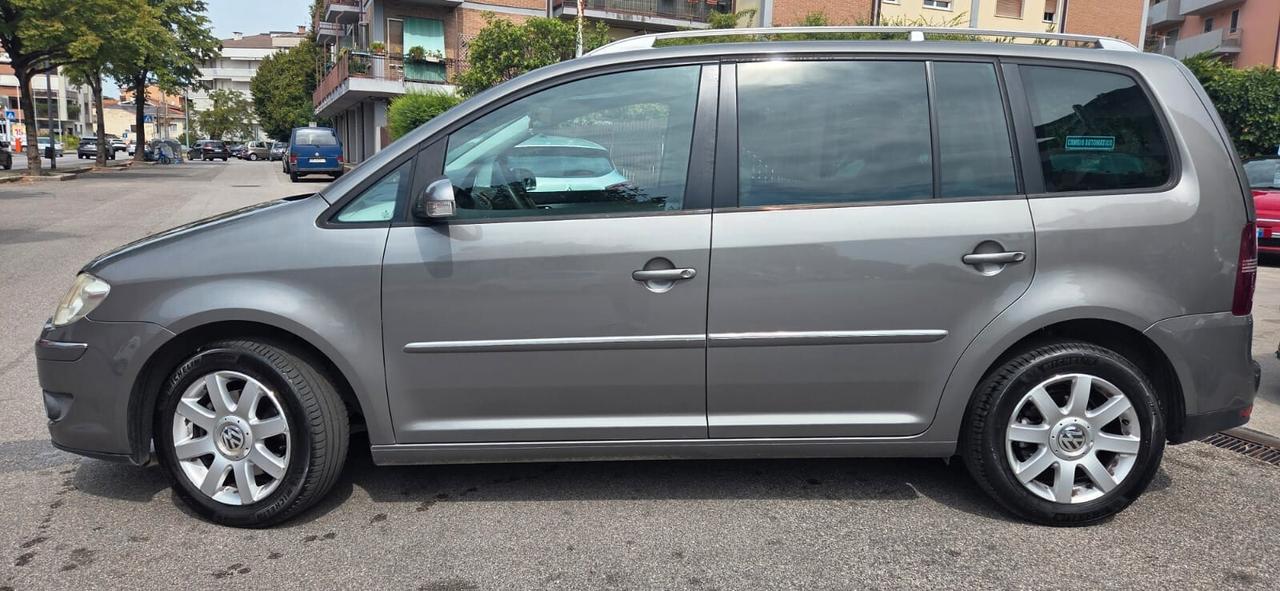 Volkswagen Touran 2.0 16V TDI Highline