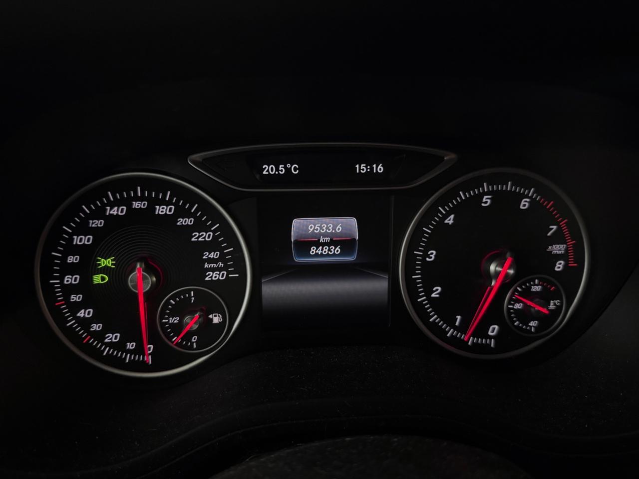 Mercedes-benz B 180 Premium 84.836 km Unico Proprietario