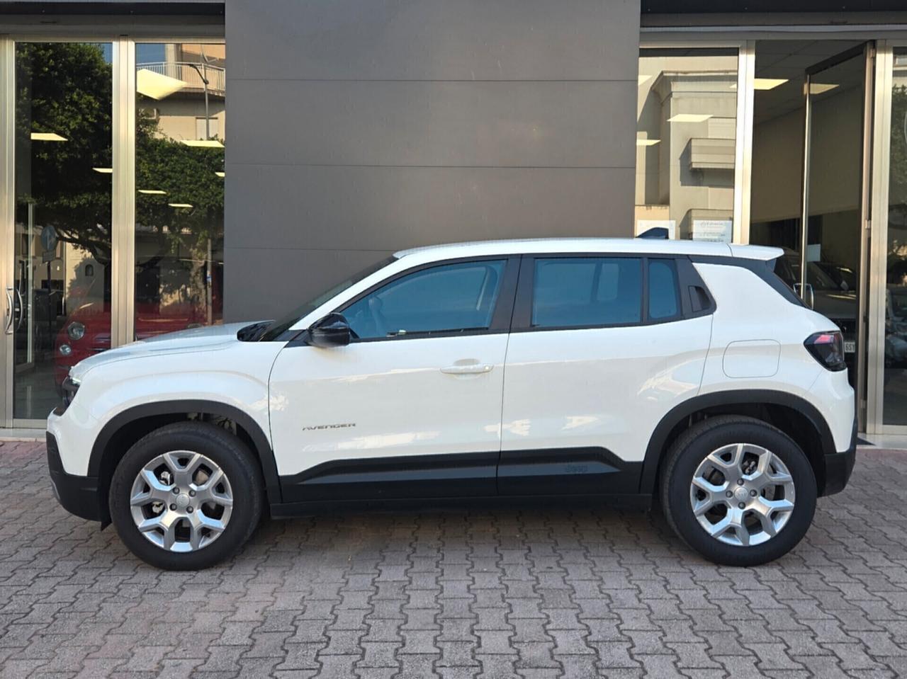 Jeep Avenger 1.2 Turbo ALTITUDE 1.800 km