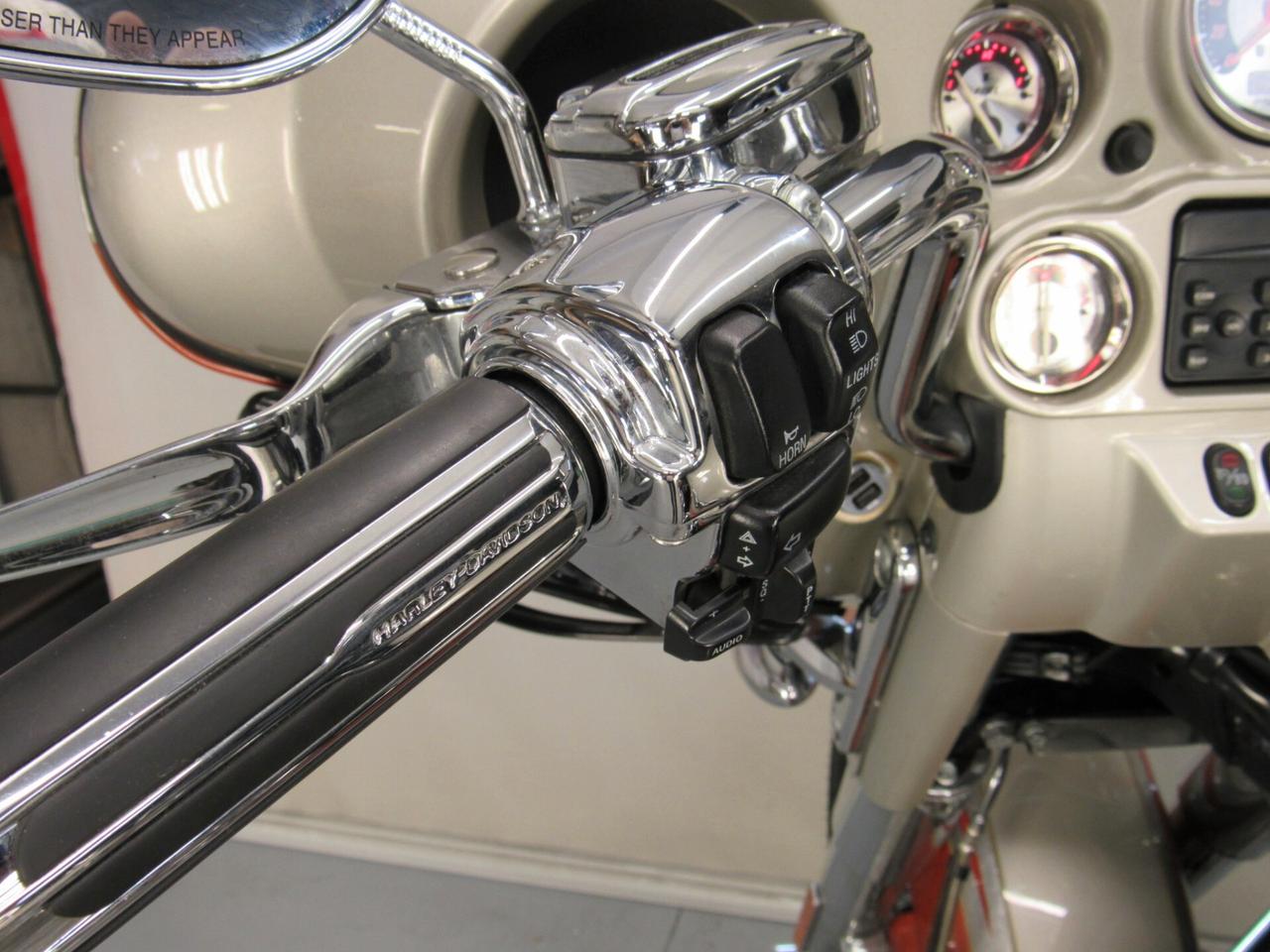 Harley-davidson CVO Ultra Classic Electra Glide SCREAMING EAGLE