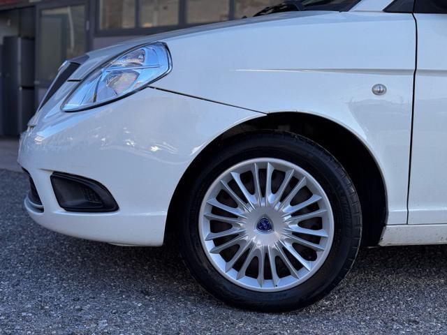 LANCIA Ypsilon 1.2 69 CV Argento NEOPATENTATI