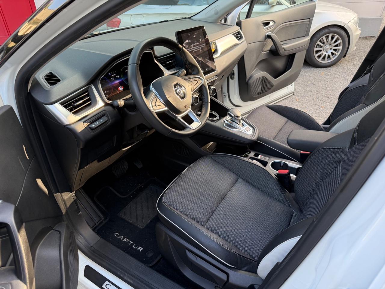 Renault Captur Full Hybrid E-Tech 145 CV Techno bianco perla