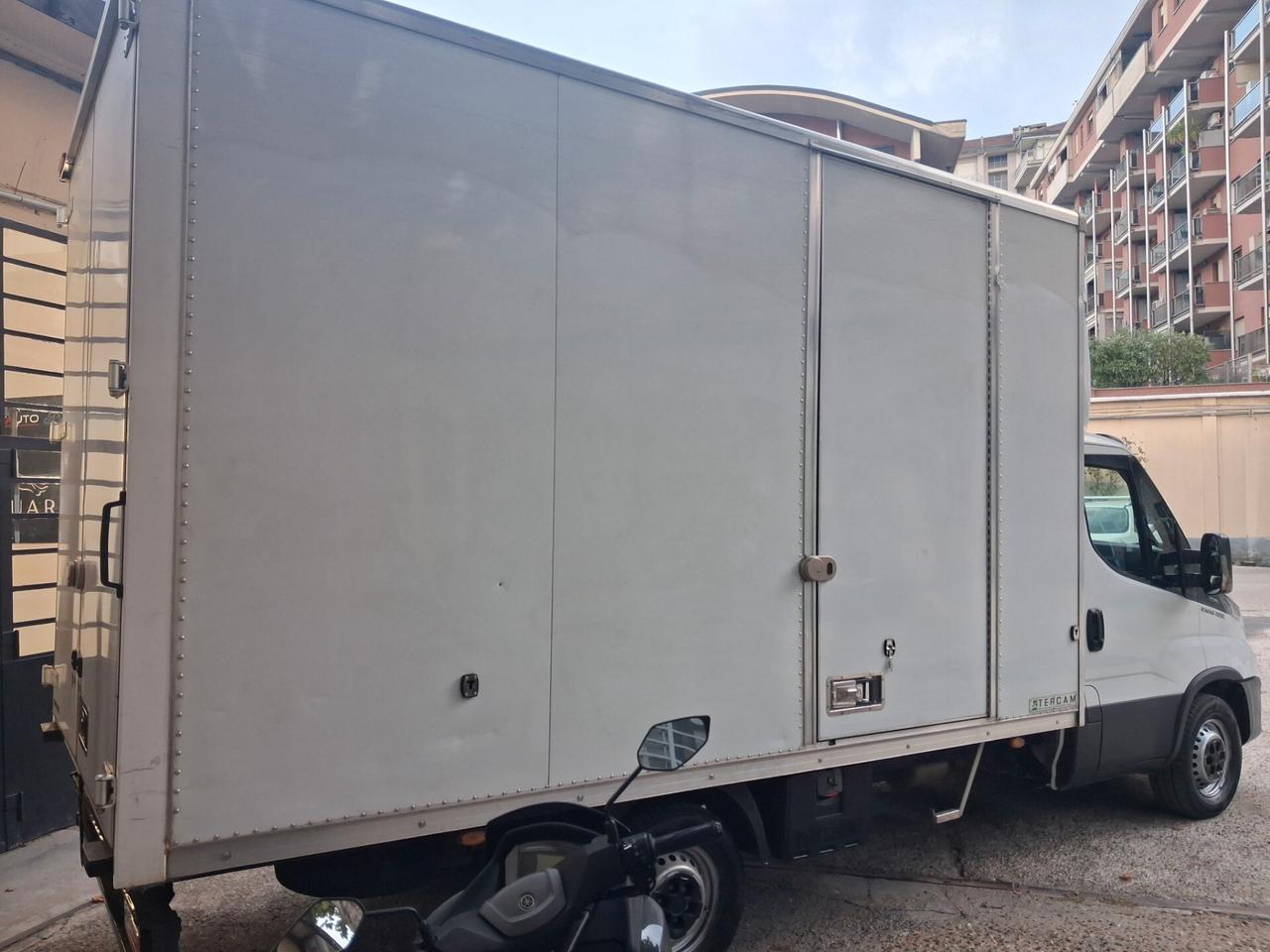 Iveco Daily 35S14 2.3 HPT PL Cabinato
