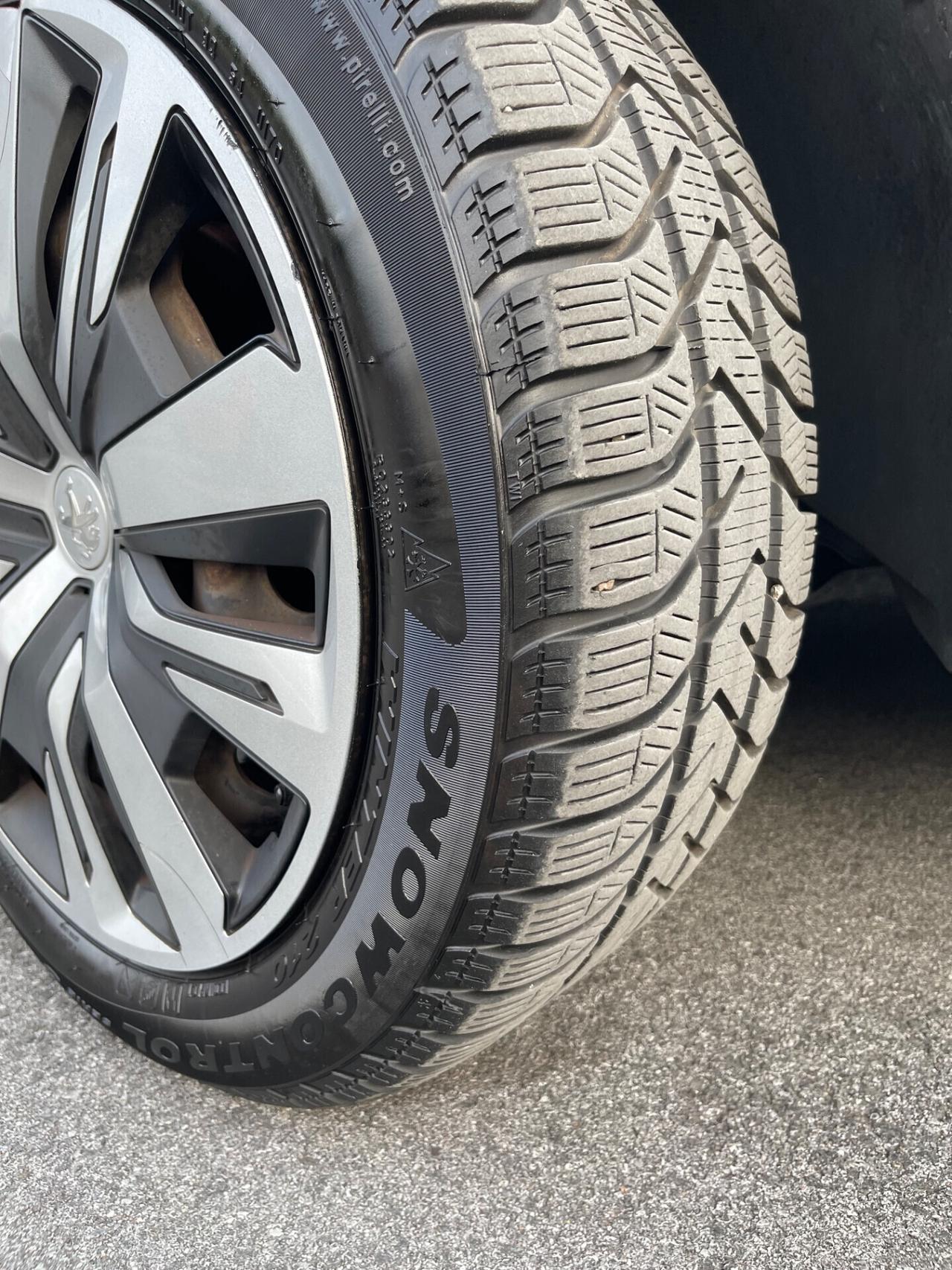 Peugeot 208 BlueHDi 100 cambio 6 marce - NEOPATENTATI-