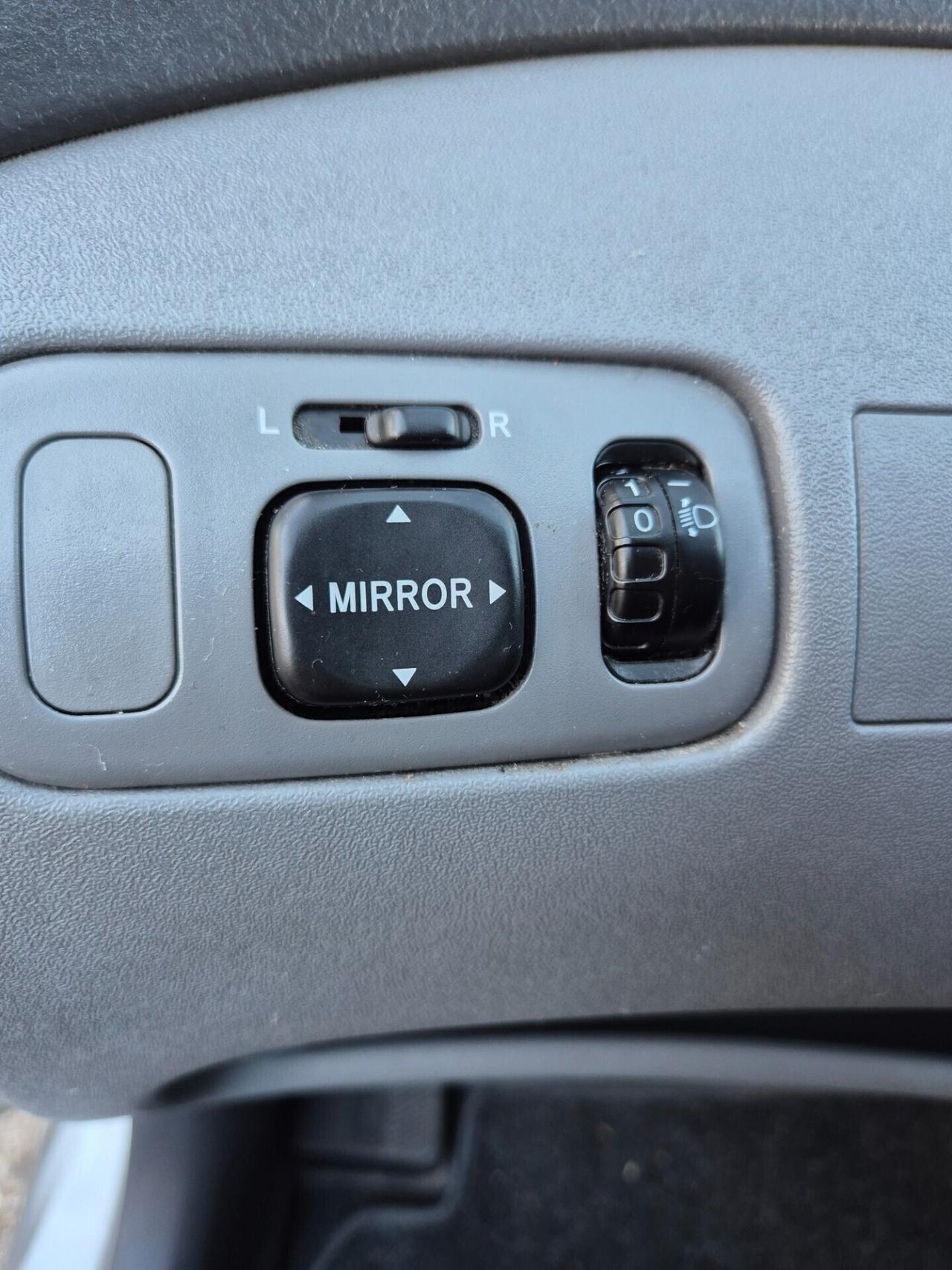 Toyota Yaris 1.0i 16V cat 5 porte