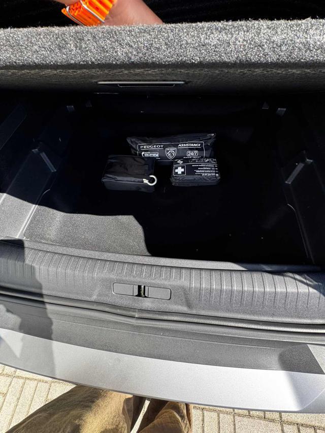 PEUGEOT 3008 Hybrid 136 e-DCS6 GT