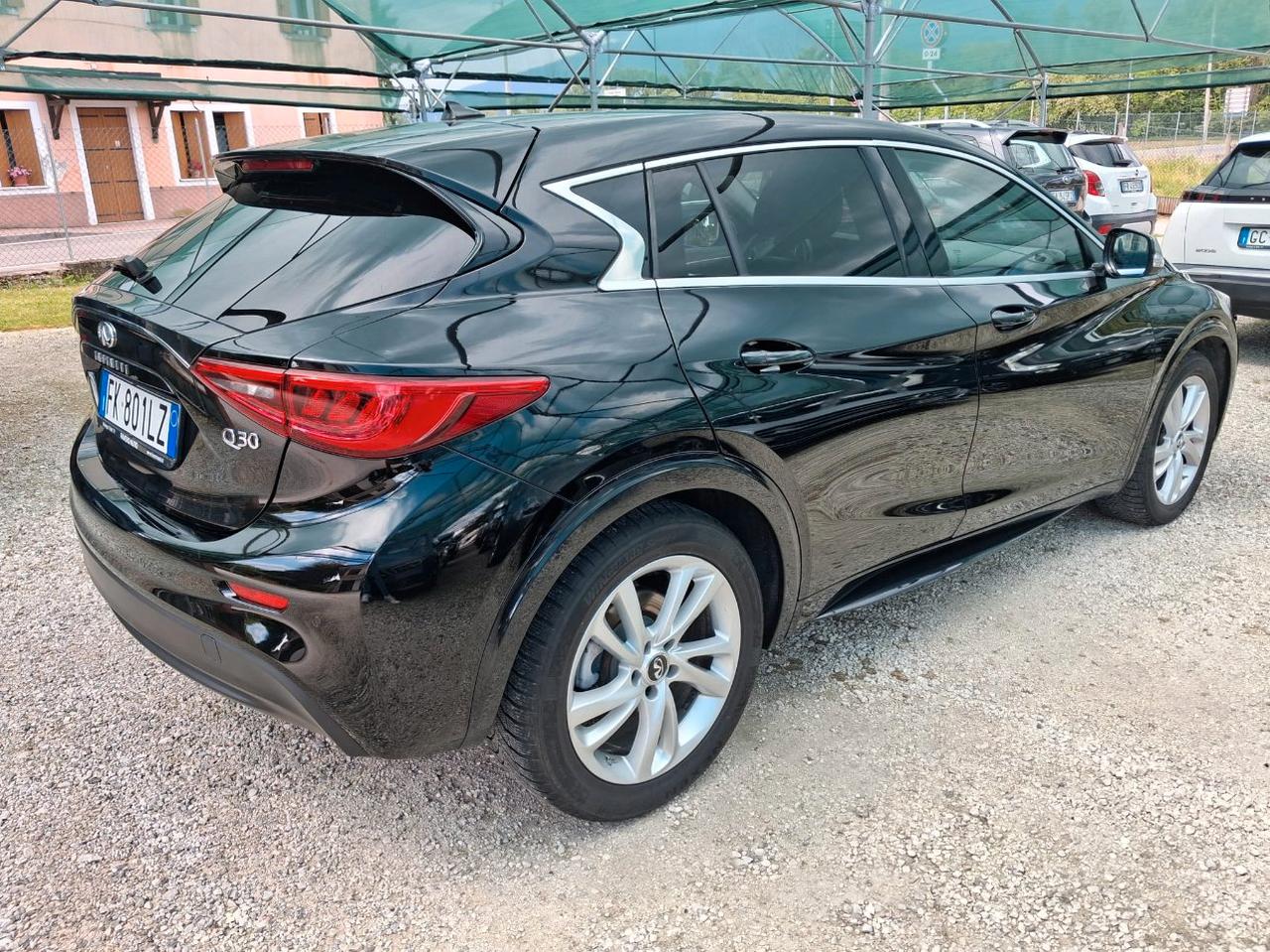 Infiniti Q30 1.5d Premium City Black 109cv