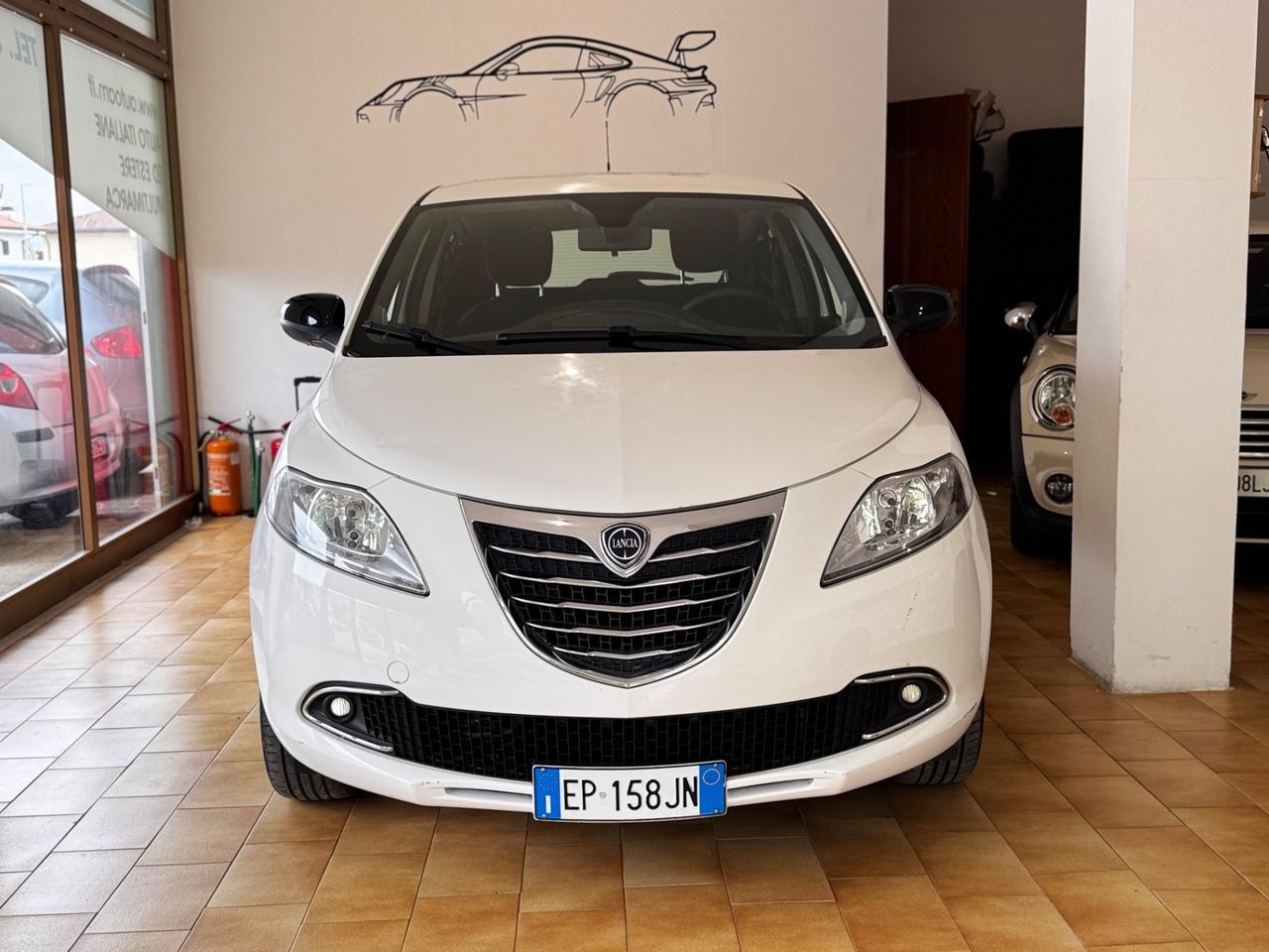 Lancia Ypsilon 0.9 TwinAir 85 CV 5 porte Metano Ecochic Silver