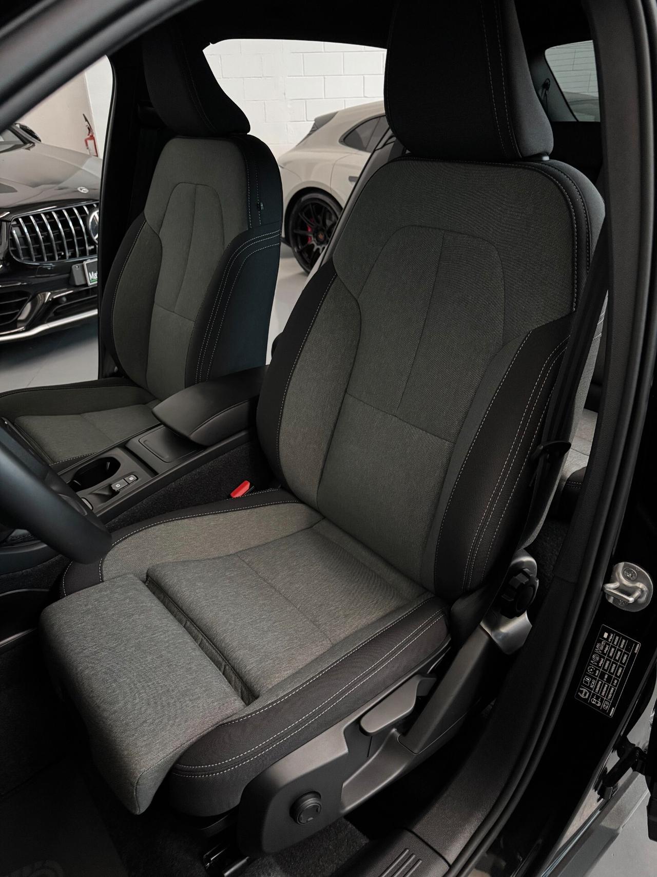 Volvo XC40 B3 MILD HYBRID CORE auto 2.0cc 163cv CarPlay Finanziabile