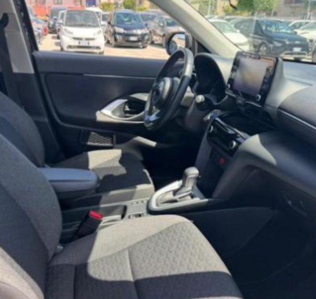 TOYOTA Yaris Cross 1.5 Hybrid 5p. E-CVT AWD-i Business