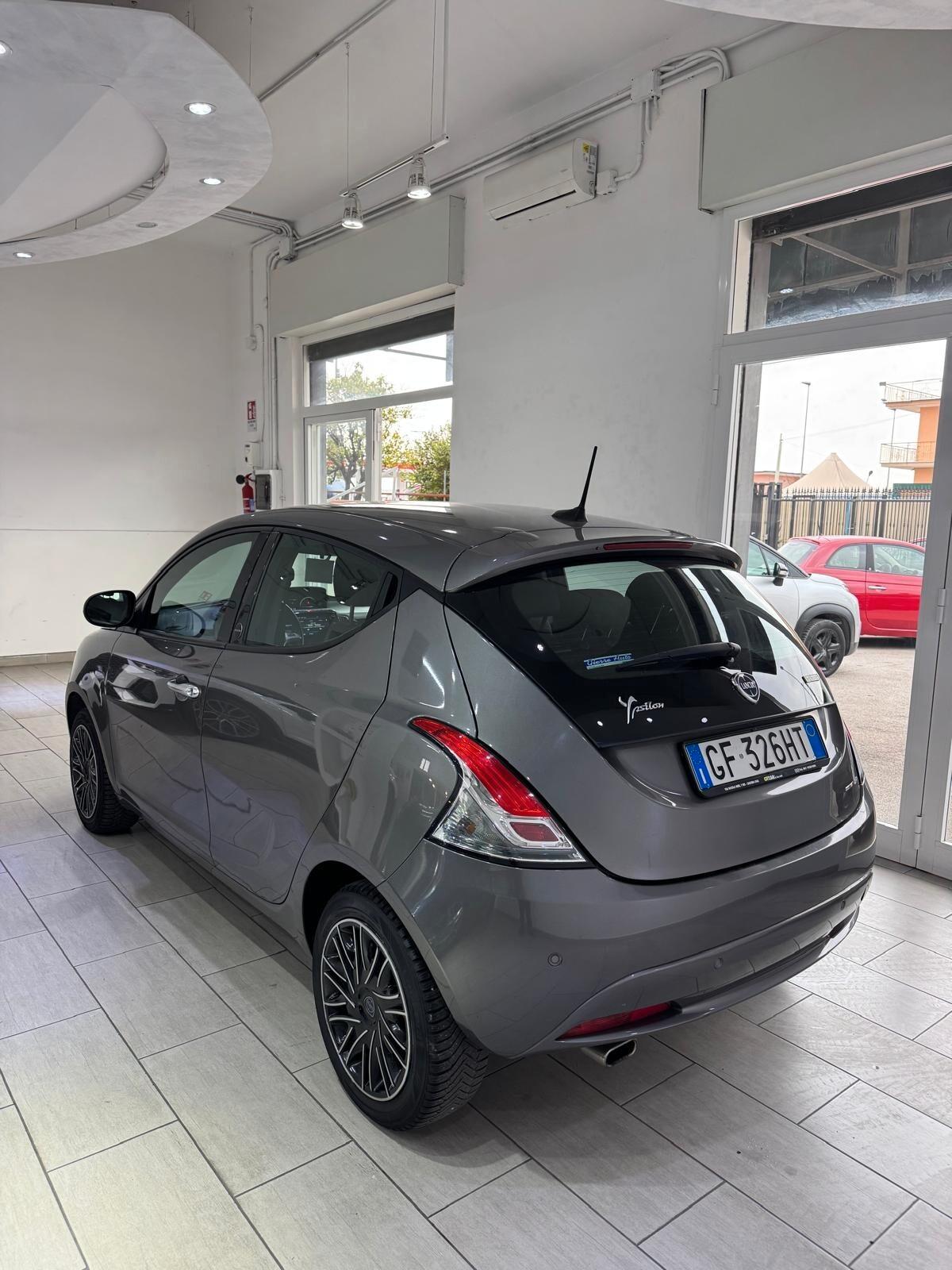 Lancia Ypsilon 1.0 FireFly 5 porte S&S Hybrid Ecochic Gold