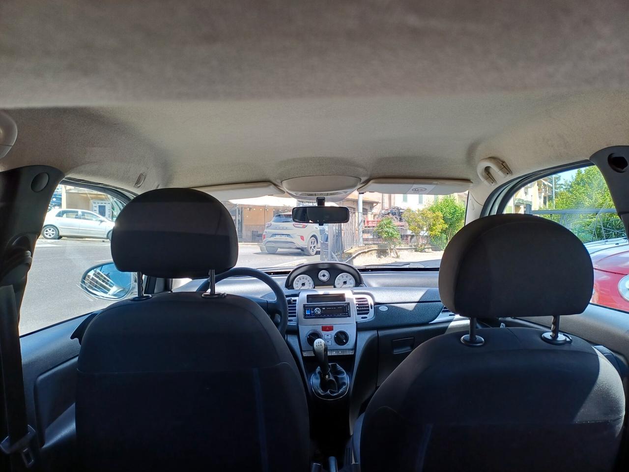 Lancia Ypsilon 1.3 MJT 75 CV Unyca