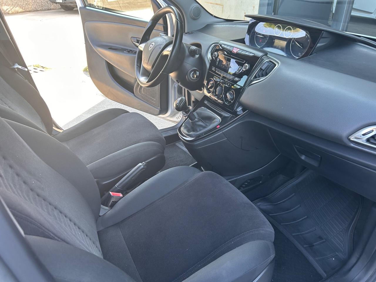 Lancia Ypsilon 1.2 69 CV 5 porte km 107000