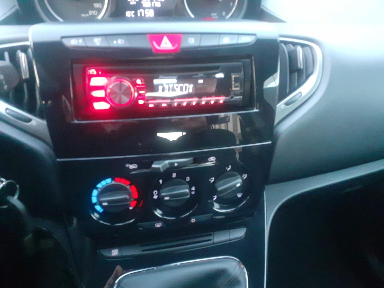 Lancia Ypsilon 1.2 69 CV