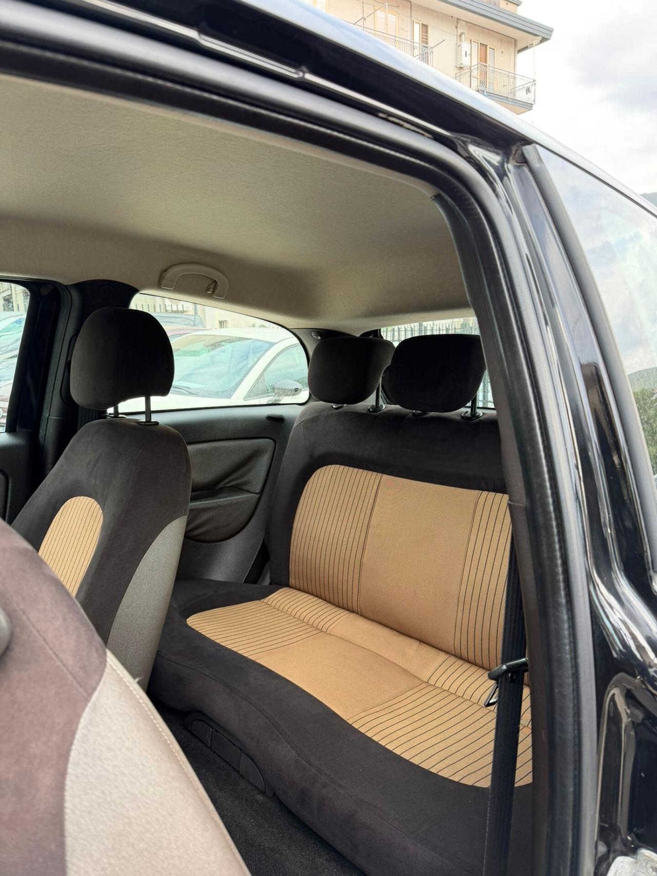 Lancia Ypsilon 1.3 MJT 75 CV Argento