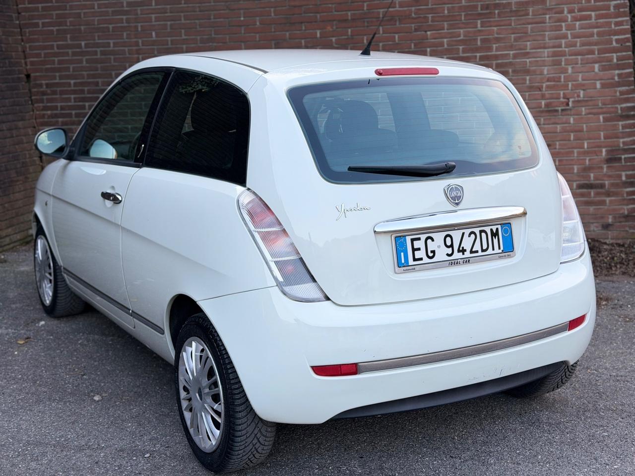 Lancia Ypsilon 1.3 MJT 75 CV Unyca