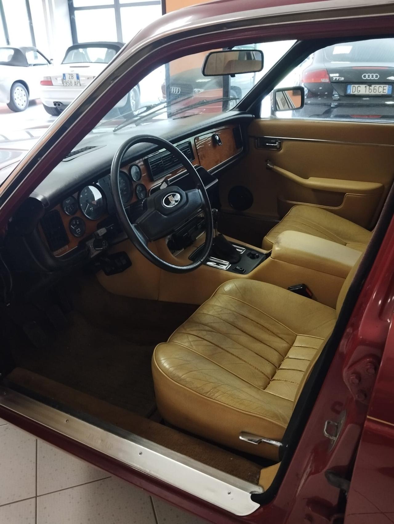 Jaguar XJ6 MANUALE