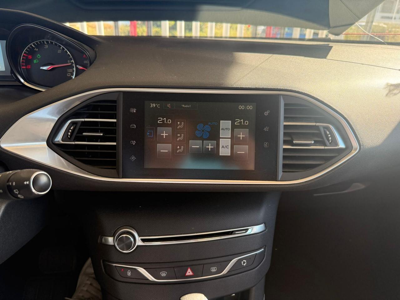 Peugeot 308 BlueHDi 120 S&S EAT6 SW Active