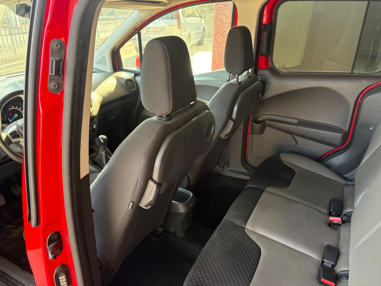 Ford Tourneo Courier 1.5 TDCI 75 CV Titanium